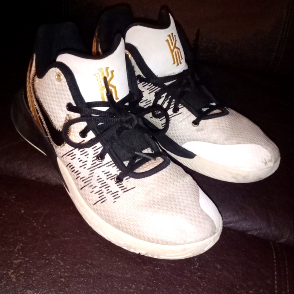 8.5 Mens Nikes Tennis Shoes